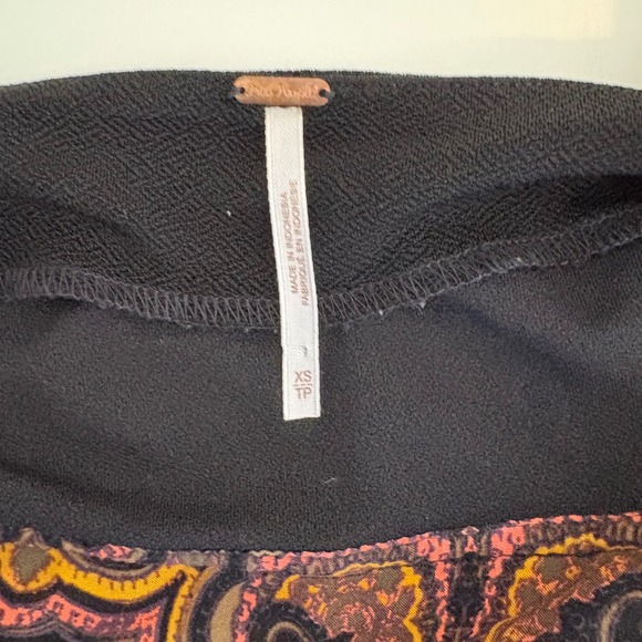 Free People Black Paisley Tie Waist Crop Top V-Neck Sleeveless Boho XS - Picture 3 of 4